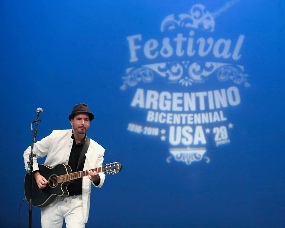 Victorio Actuando En Festival